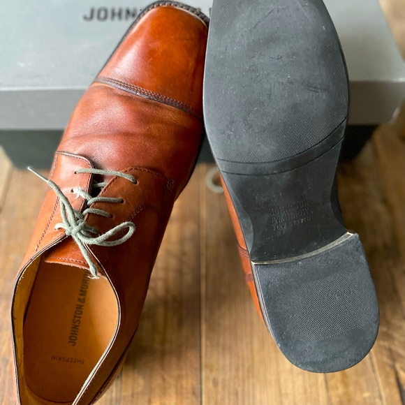 Johnston & Murphy cap-toe dress shoe in Mahogany size 11 - Picture 2 of 3